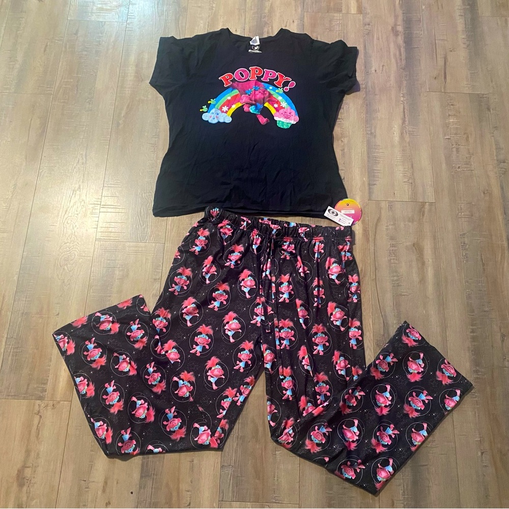 TROLLS AND DREAMWORK Pajama Bottoms and T-Shirt